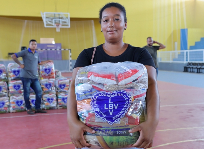 LBV e Prefeitura de Almenara se unem para entregar 265 cestas básicas a famílias carentes